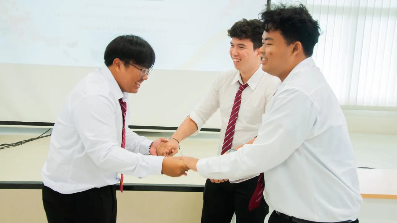 Computer Engineering students at the Wai Khru ceremony